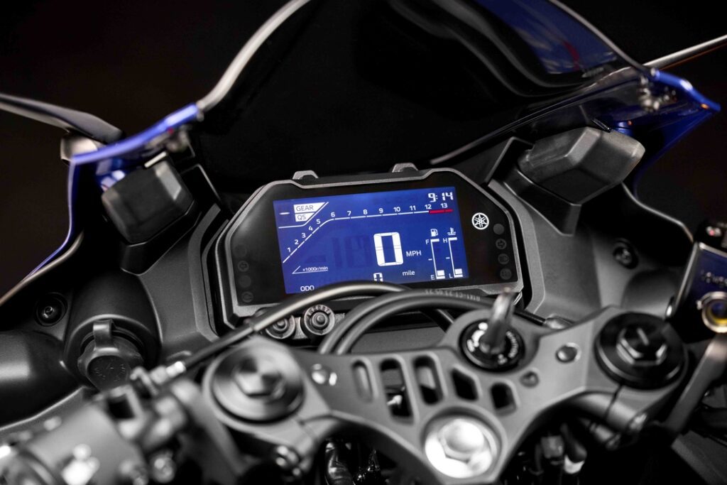 https://www.realtimecarmagazine.com/wp-content/uploads/2025/04/03-NEW-YAMAHA-R3-2025-1024x683.jpg