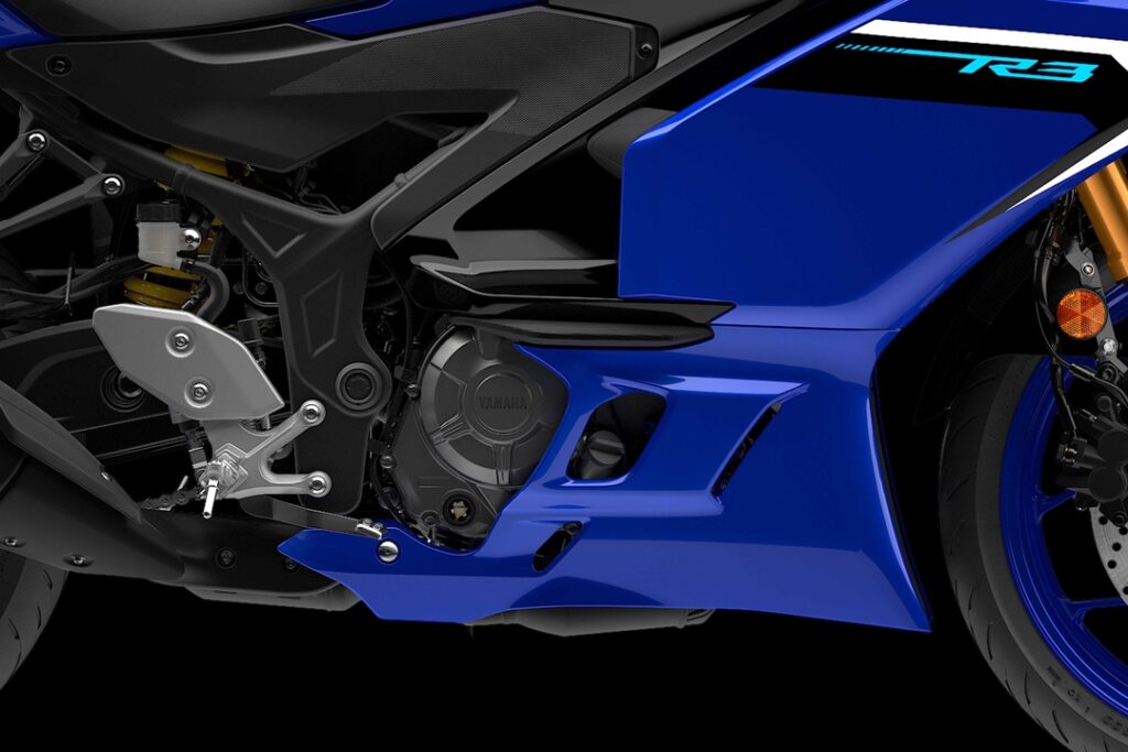 https://www.realtimecarmagazine.com/wp-content/uploads/2025/04/04-NEW-YAMAHA-R3-2025-1024x683.jpg