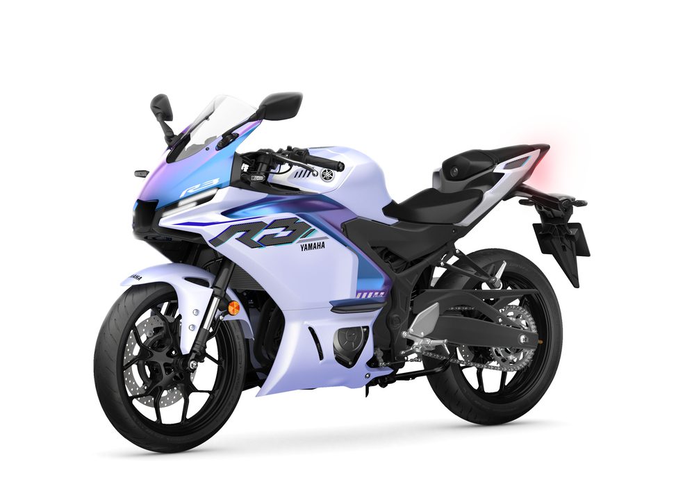 https://www.realtimecarmagazine.com/wp-content/uploads/2025/04/07-NEW-YAMAHA-R3-2025.jpg
